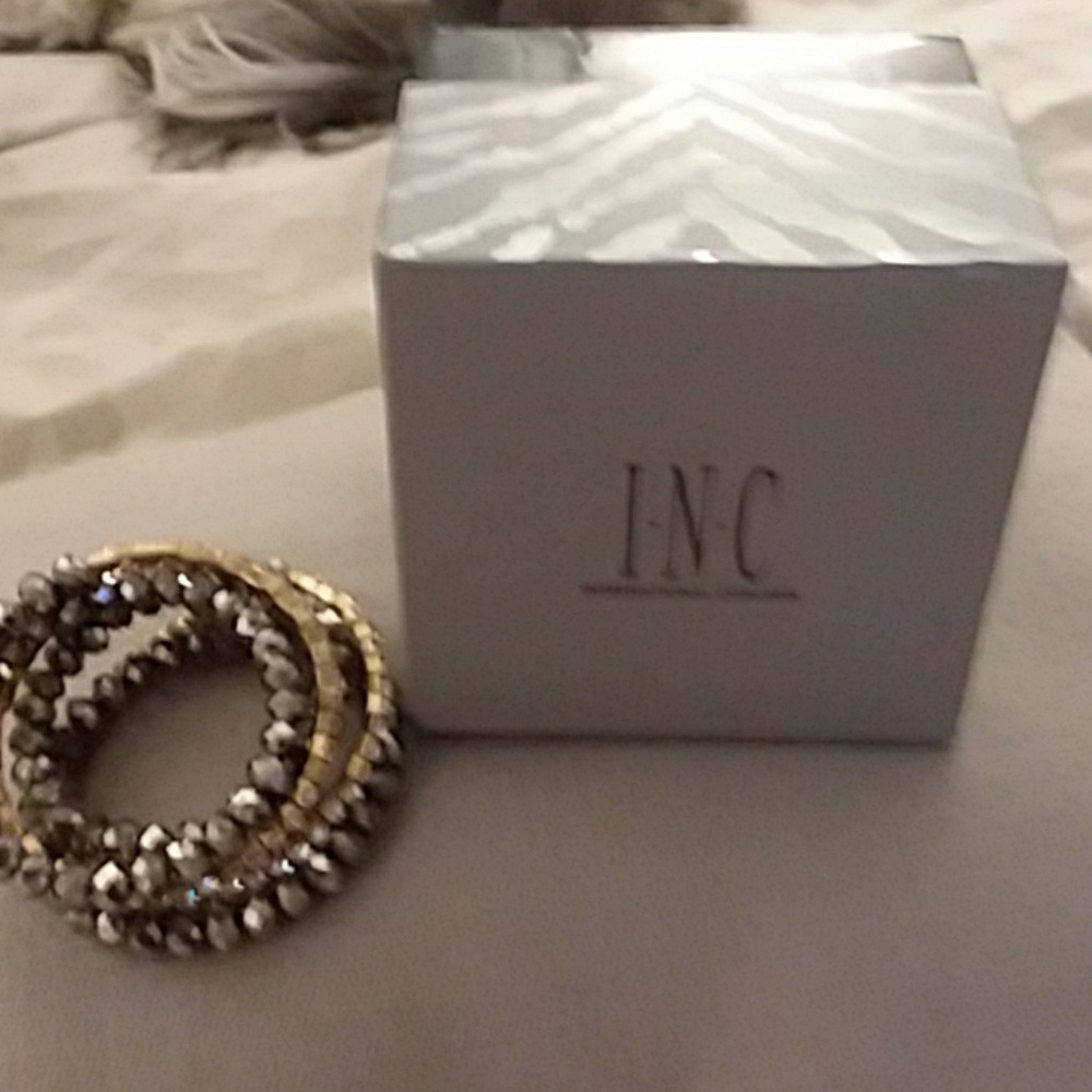 Fancy adjustable cuff